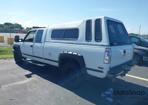 2000 Chevrolet C2500 z USA, uszkodzony, nr VIN 1GCGC29J4YF429311